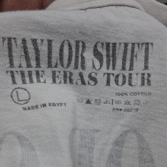 Taylor Swift White Graphic T-Shirt - Picture 5 of 5